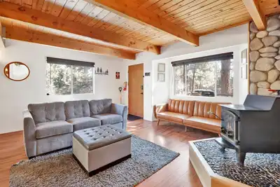 Image de Cedar Chalet- Sugarloaf Retreat w/ Hot Tub