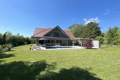 Image de Villa d'exception grand standing avec piscine chauffée, à 200 m du lac.