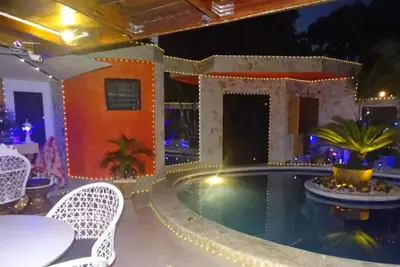 Image de Guest-friendly suite with jacuzzi, love swing, mirrors, perfect for single men!