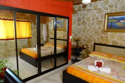 Image de Room + yummy breakfast, steps from casino/beach, guest-friendly, pool/Tv/WiFi