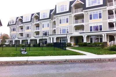Image de Lakeside Brand New Luxury Condo⚓️