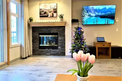 Image de Luxury Newly Renovated 2 Bedroom Suite with heated Parking, A/C, Bbq/Two parking