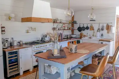 Image de Finnegan's Barn - Retro Rustic Mansfield/Smuggs