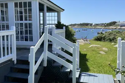Image de Remote Maine island cottage with harbor and ocean side views