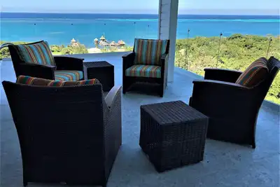Image de Stunning Turquoise views from this 2 bedroom, 2 bath home. . .