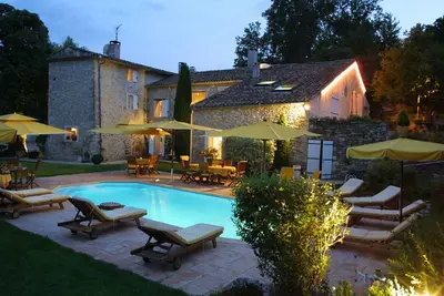 Image de Studio confort dans Mas demeure provençale piscine & spa