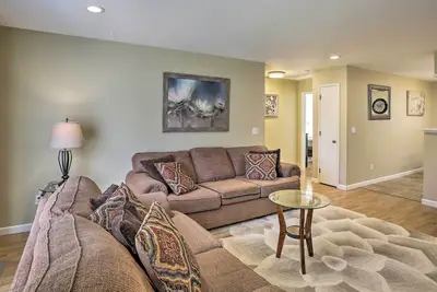 Image de Waterfront Apartment w/ Private Fenced Yard!