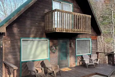 Image de Family-sized cabin minutes from the Parkway