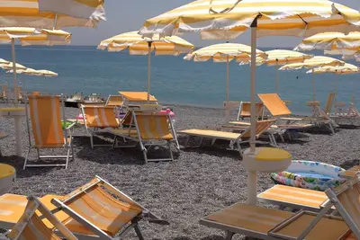 Image de Sea views, stroll to beach, bars, cafes & restaurants