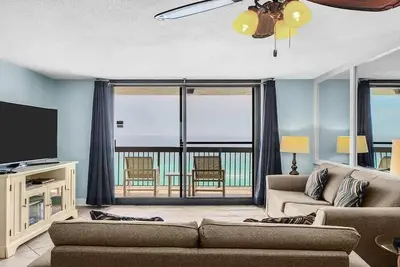 Image de 11th-Floor 1br Beachfront Condo With Gulf Views, Balcony and Sleeps 6