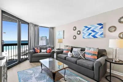 Image de Beachfront Destin condo with Gulf views, balcony and resort amenities