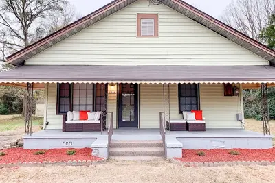 Image de Peaceful & Family Friendly 3br w/ Large Backyard