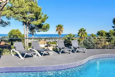 Image de Grande villa confortable  avec piscine privée à Denia, Costa Blanca, Espagne pour 4 personnes