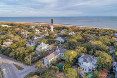 Image de Historic Captain's Quarters on Sullivan's! Unique Opportunity to Vacation in a Piece of History!