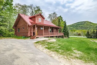 Image de The Right Stuff Rental - Custom log home nestled in the trees! Minutes to Sunday River!