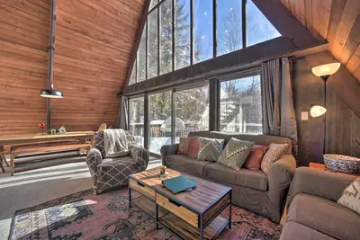 Cozy A-Frame Cabin w/ Pool Table: 8 Mi to Mt Snow!
