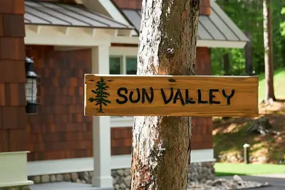 Image de Sun Valley Luxury Lake Home - Newer Construction on Sandy Shore of Spider Lake