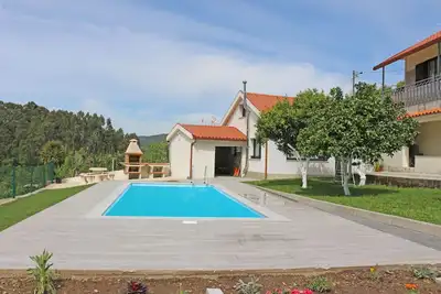 Image de Maison avec piscine privée et vue sur la montagne près de Gerês