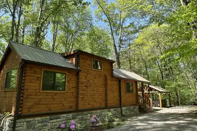 Image de Secluded Log Cabin with Premium Hot Tub under Gazebo