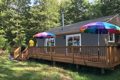 Image de Out where the blacktop ends: Rent our 2br country lover's retreat.