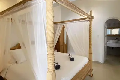 Image de Stunning Poolside Apartment at Beach Walk 1 by Bocobay