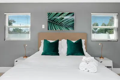 Image de Family Retreat | Queen Beds | Parking | Sleeps 6