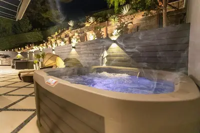 Image de Chic Villa by Topanga Canyon - Smart Home - Hillside, Hot-Tub, Parking, Office
