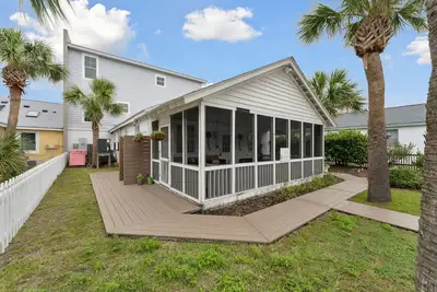 Image de Cute 2br/2ba Lighthouse View Cottage ~Walk to the beach