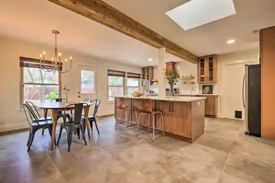 Image de 6 Mi to Dtwn Austin: Home w/ Screened Porch & Yard