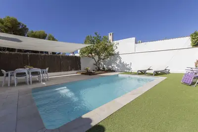 Image de Magnifique maison de vacances avec Wifi, piscine privée, climatisation, Tv, patio et parking