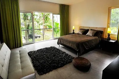 3bd kids-friendly residence on the beach, steps from shops and restaurants