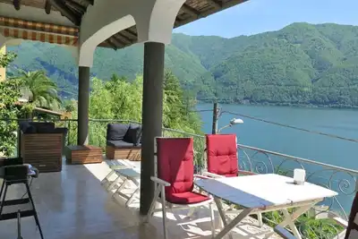 Image de Attraktive Ferienwohnung am Luganer See