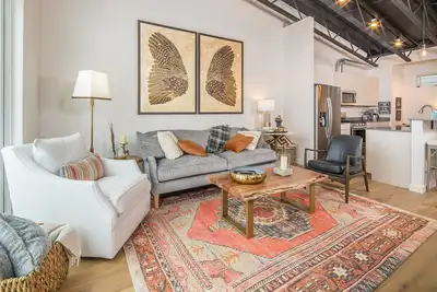 Image de Modern loft minutes to Downtown Bozeman & Msu w/stunning mountain views - Bridger's Nest