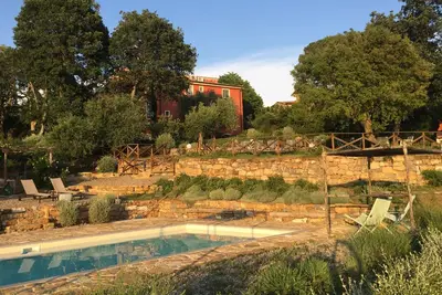 Image de Apartment in historic farmhouse with swimming pool in the hills near the sea