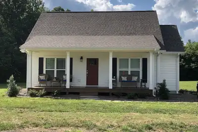 Image de Panoramic Mountain Views from your front porch!