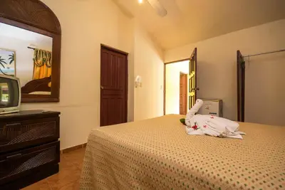 Image de Gated residence with pool steps from kite-surfing beach