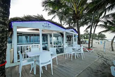 Image de Apartment on sandy beach, 2bd/2bth, parking/restaurant/pool/cable Tv/WiFi