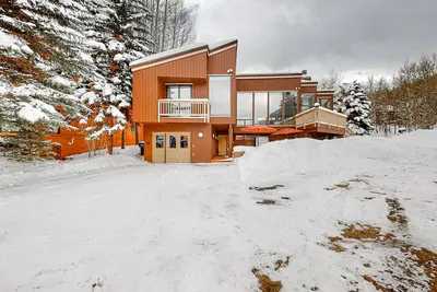 Image de Mountain home with breathtaking views, private hot tub, free WiFi, gas fireplace