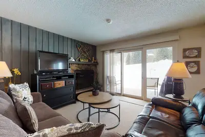 Image de 2br East Vail condo | Mountain View | Steps to Ski Shuttle | Seasonal pool