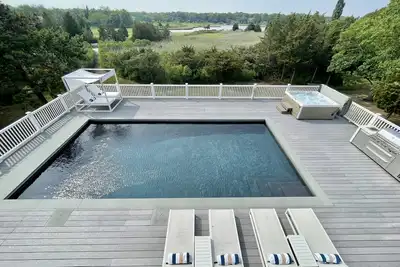 Image de Heated Pool waterfront Hot Tub, Gym, Watersports, Boater Delight luxury modern