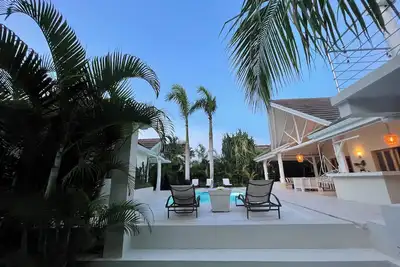 Image de Casa Zen // Luxury 5 Bed Villa with Private Pool off Incredible Coson Beach!