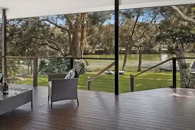 Image de Tranquil waters - beach house oasis