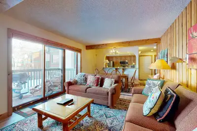Image de Cozy East Vail Condo w/ Wood-Burning Fireplace, Free WiFi - Next to Ski Shuttle
