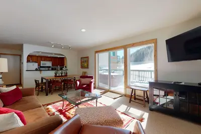 Image de Cozy East Vail condo - Mountain view, Hot Tub, Pool & W/D - Near Ski shuttle