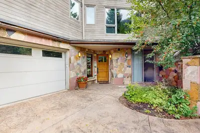 Image de Luxury Home near Golf & Ski Shuttle w/ Private Hot Tub, Fireplace, Media Room