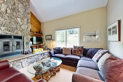 Image de Recently Renovated Duplex w/Private Hot Tub, High-Speed WiFi, Wood Fireplace