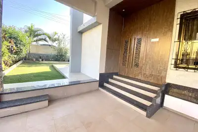 Image de 4bhk specious villa with large rooftop garden with mountain view