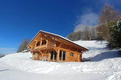 Image de Demi-Chalet savoyard 4 pers. neuf au milieu des montagnes
