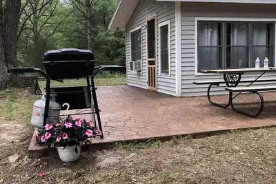 Image de 1-bedroom cabin near Huron-Manistee National Forest