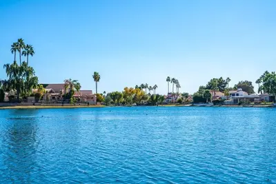 Image de Million Dollar Waterfront Patio View with Camelback Mountain. Pickleball